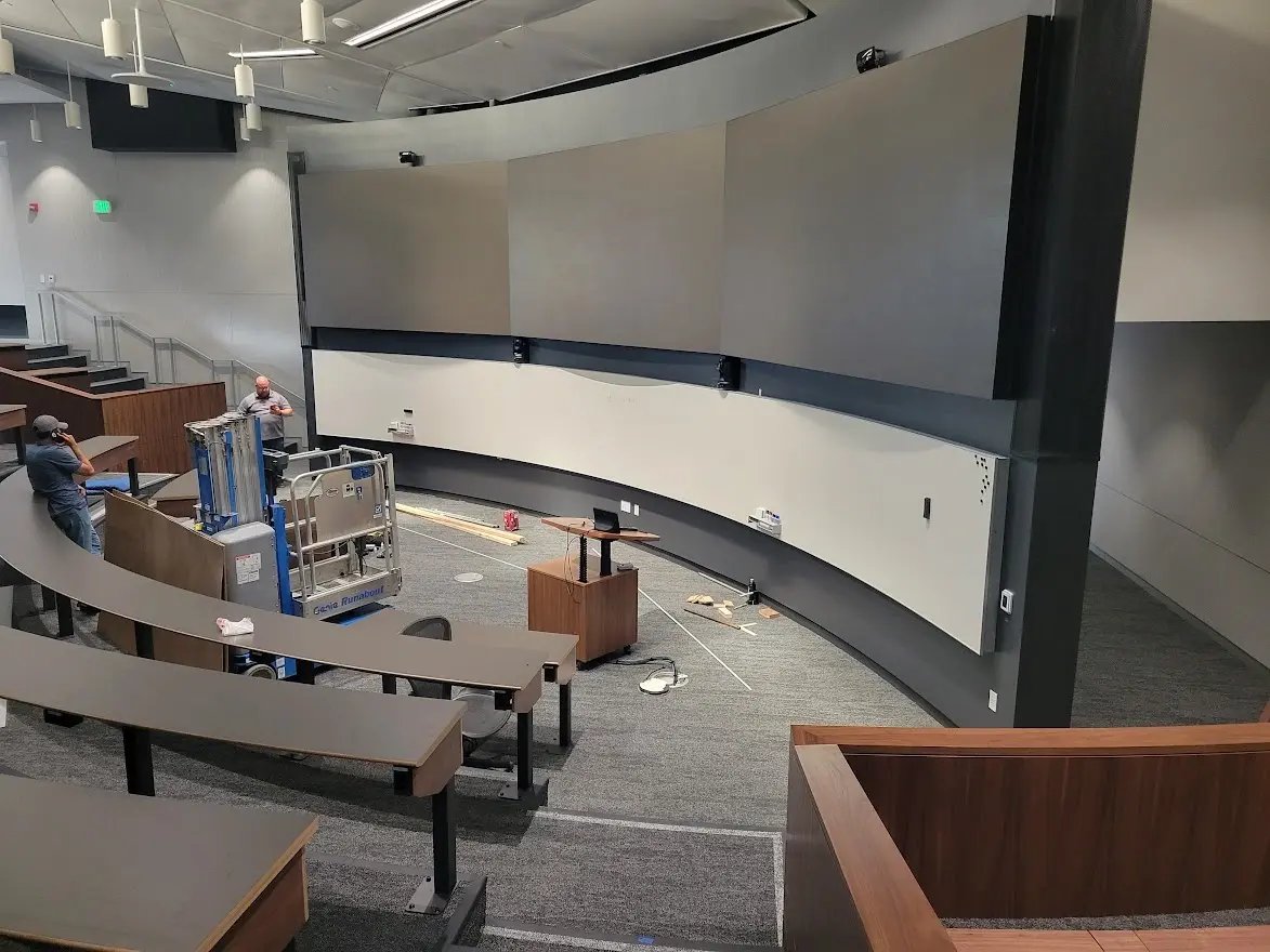 ELEMENTS CUSTOM CURVED PORCELAIN MB WALL DURING CONSTRUCTION01