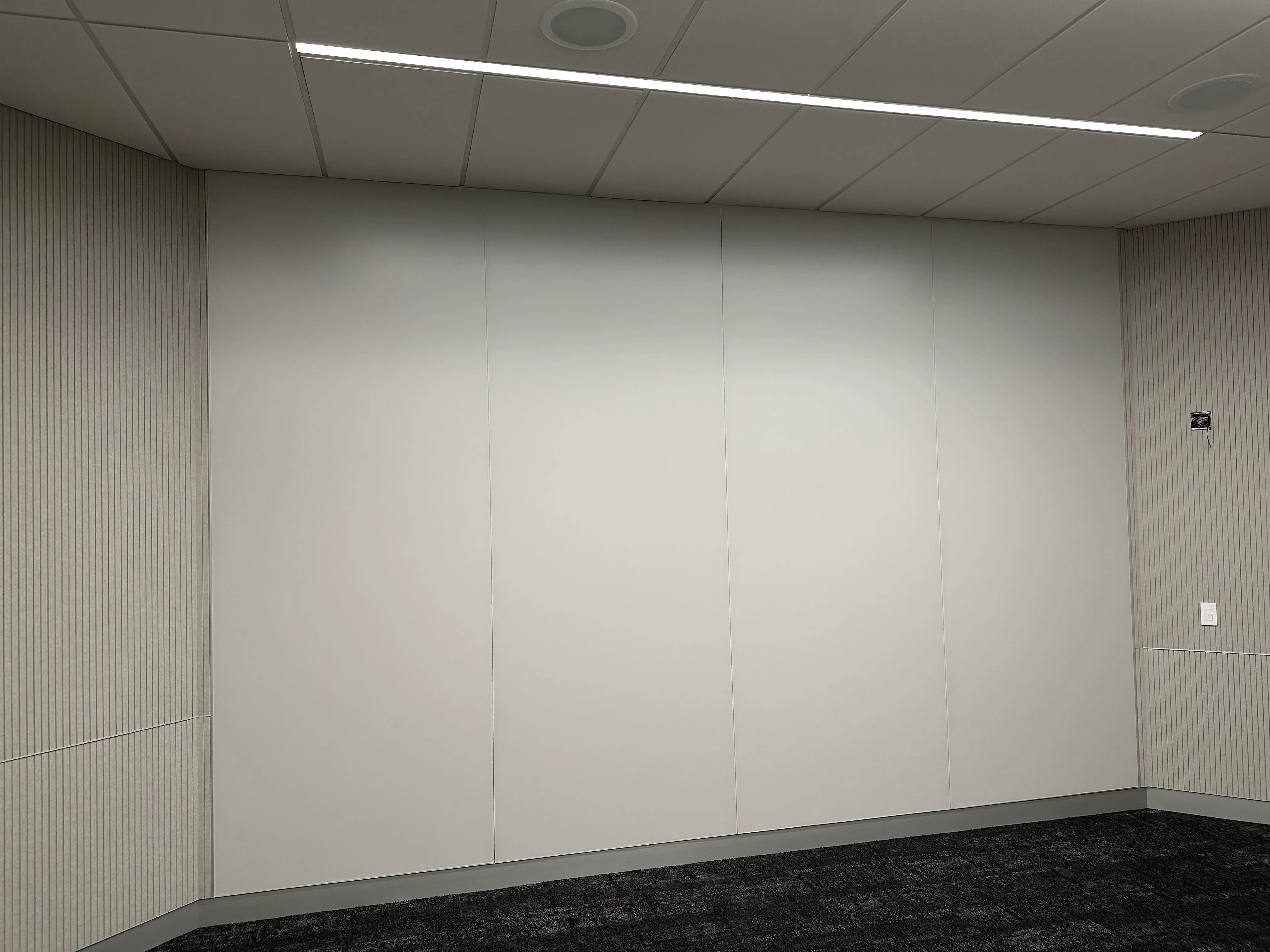 FRAMED SATIN GLASS MARKERBOARDS BASE TO CEILING VERTICAL FORMAT