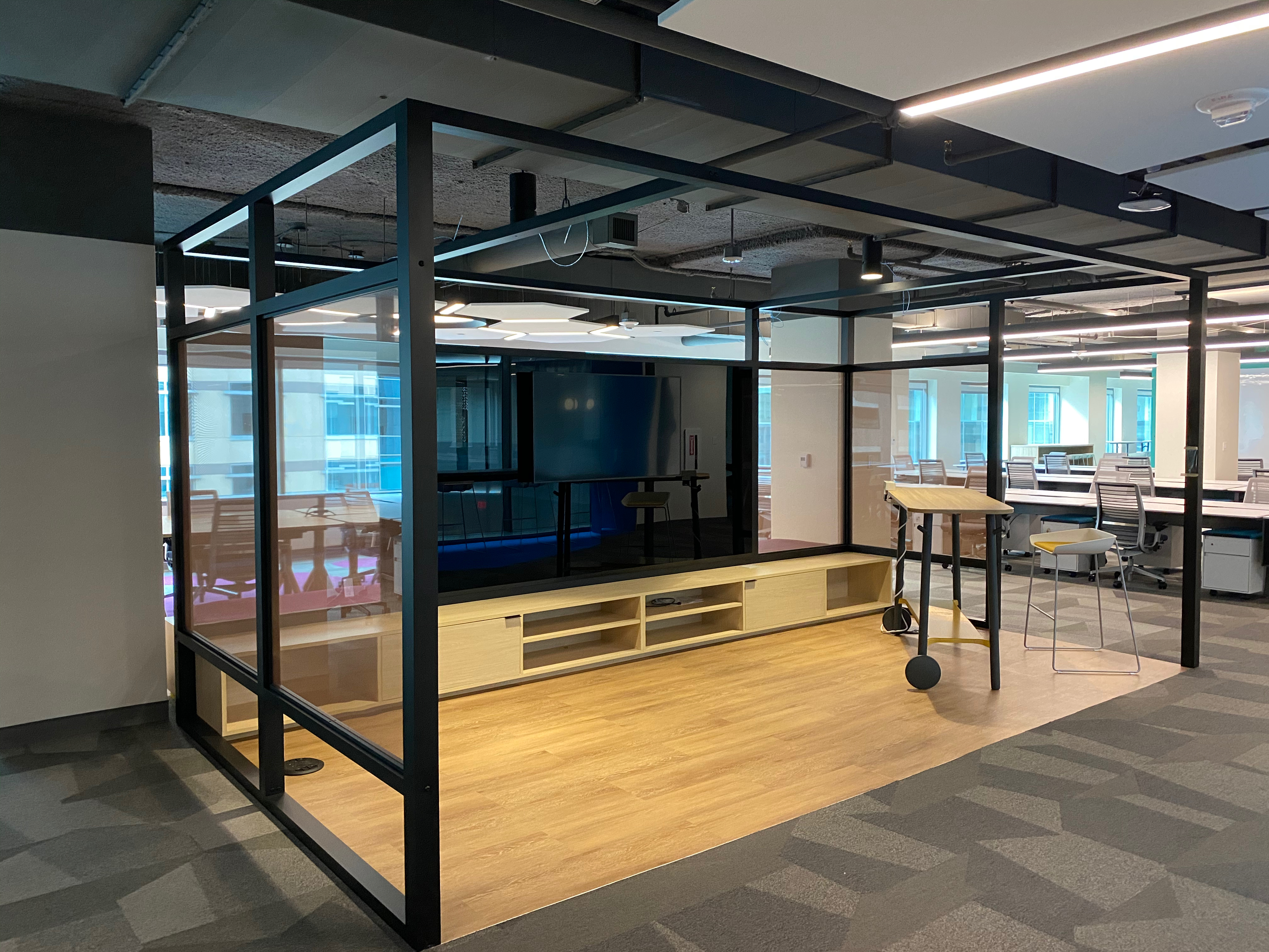 INTERSECTION SPACE VR ROOM LFT