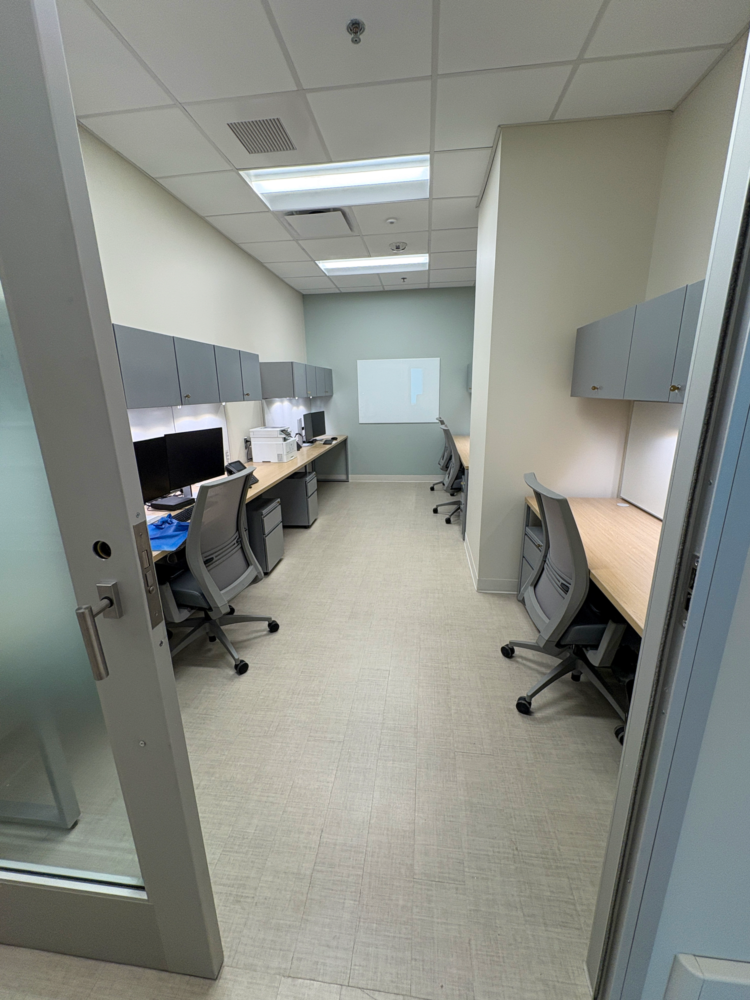 UAB-REHAB-NURSE-WORKROOM-PORCELAIN-MB