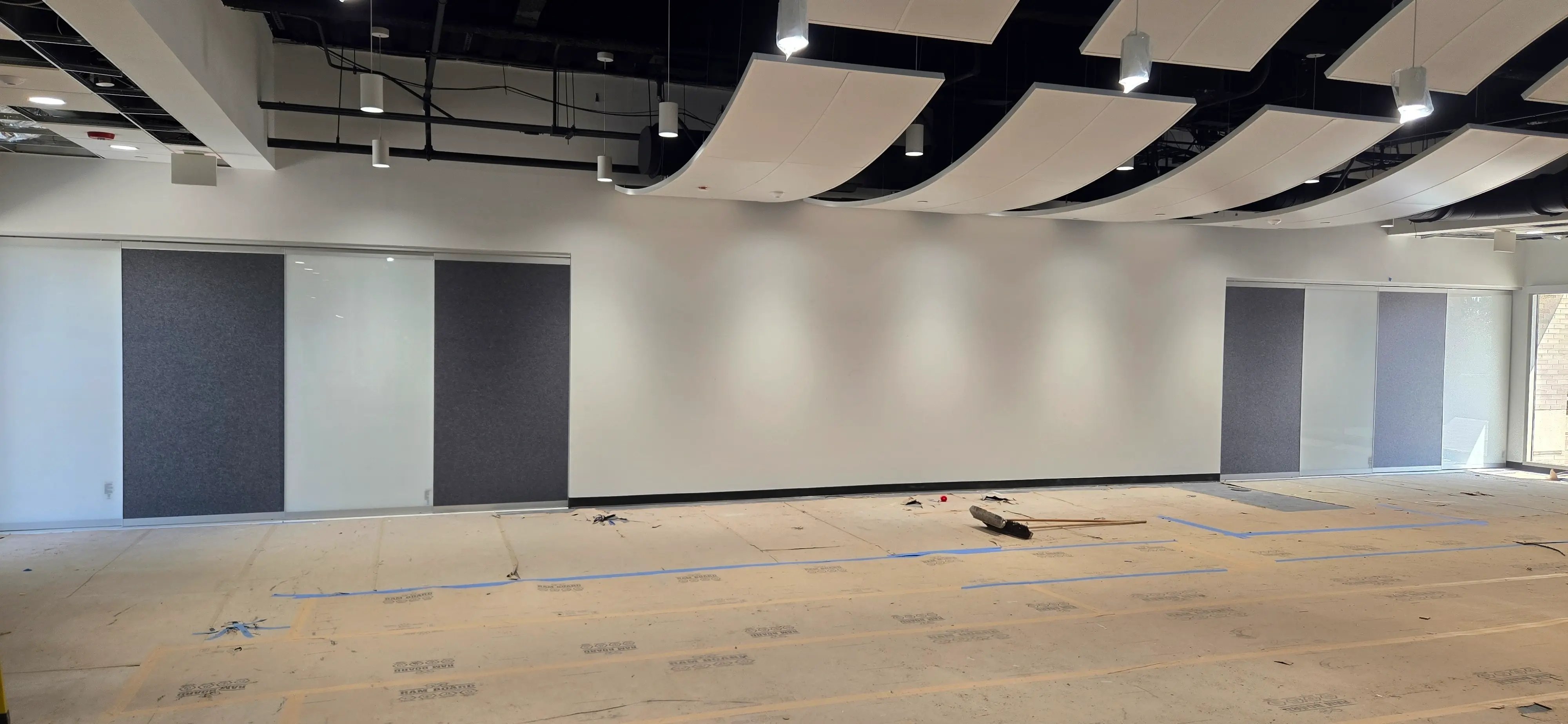 VIP+ DUAL TRACK SLIDING ROOM DIVIDERS ACOUSTICOR_MB
