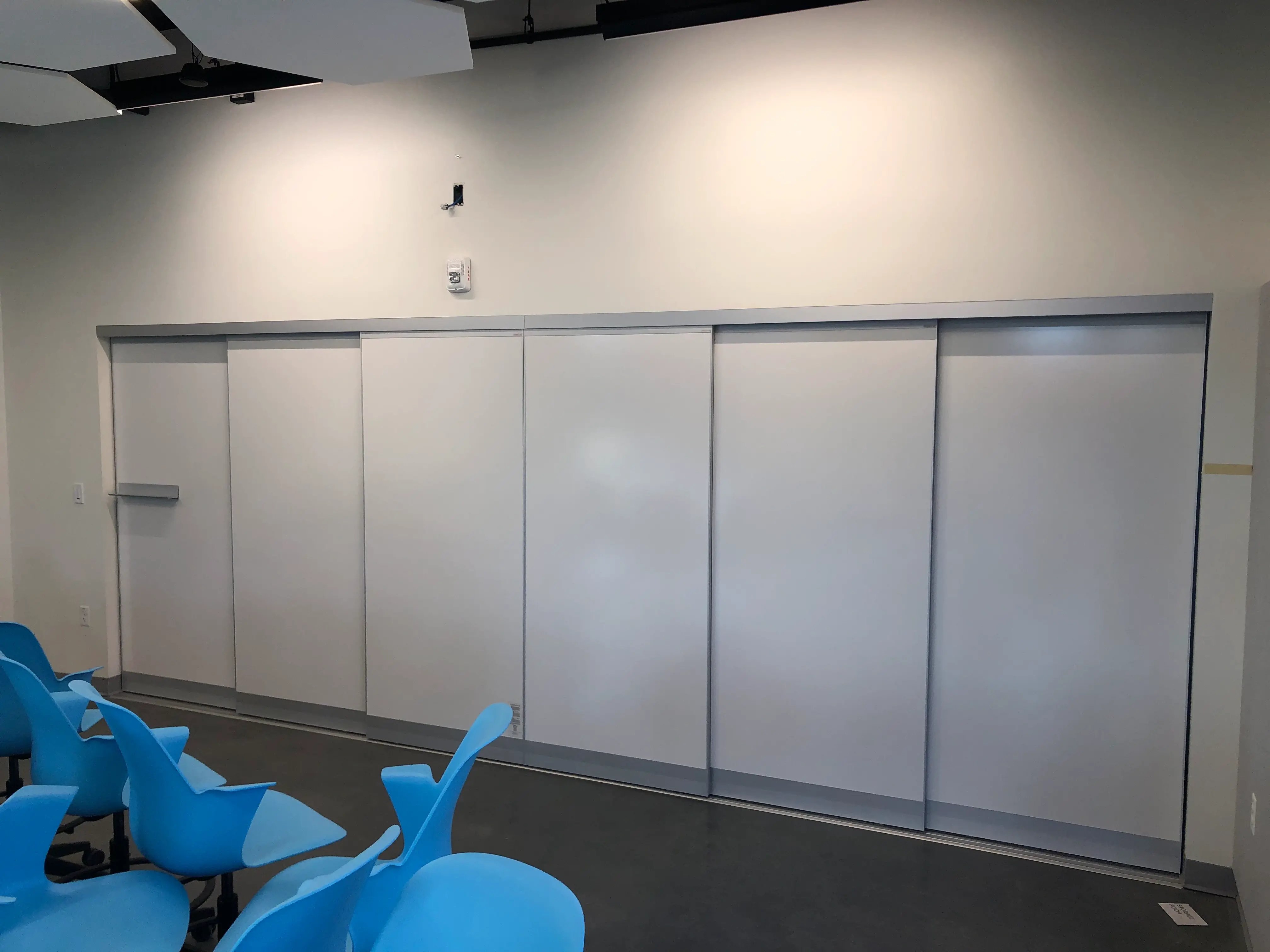 VIP+ SLIDING PORCELAIN PANELS-TEACHING WALL CLOSET ENCLOSURE01