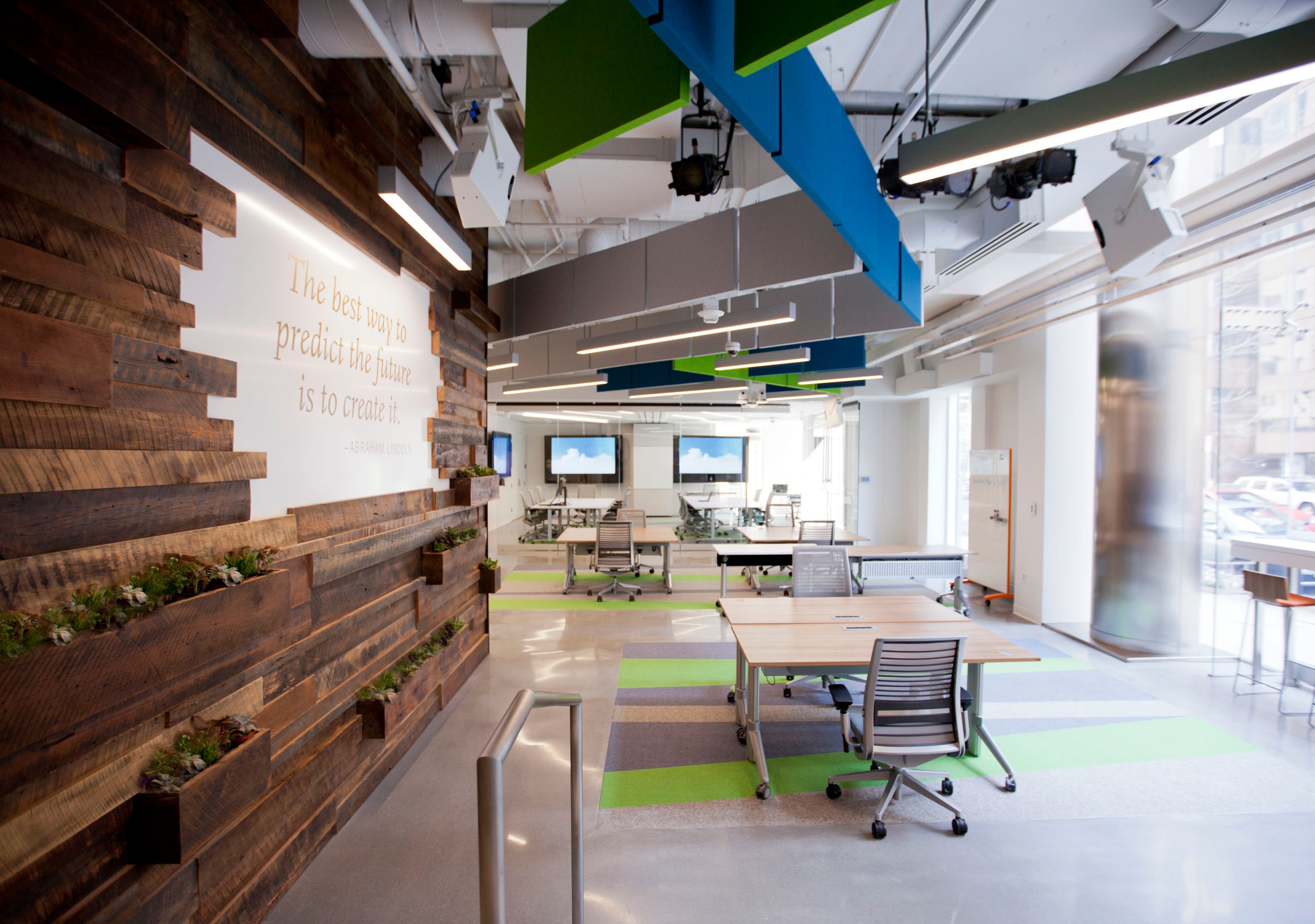 Installation - coronaDESKING_BAH_Innovation_Center-GO2Desking-2