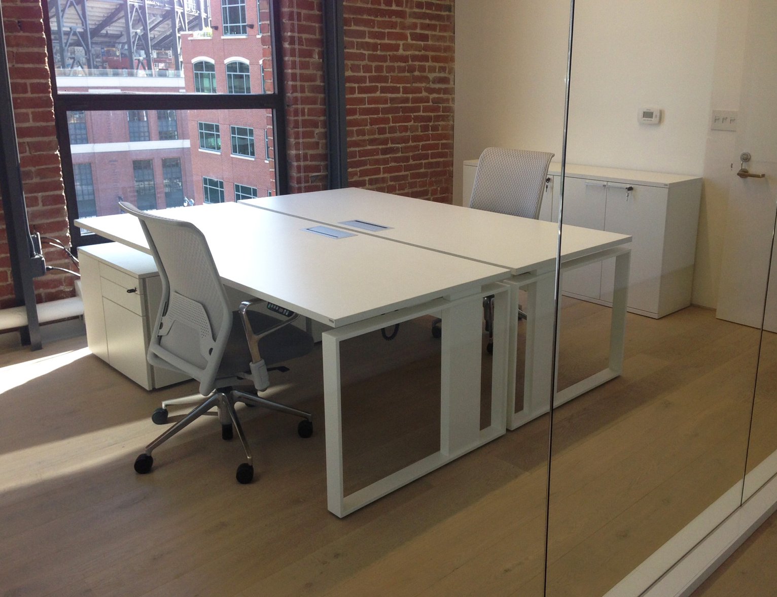 Installation - coronaDESKING_IndexVentures-imove-double_desk